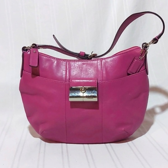 COACH “Baby Girl” Fuchsia Leather Shoulder bag - Picture 1 of 3